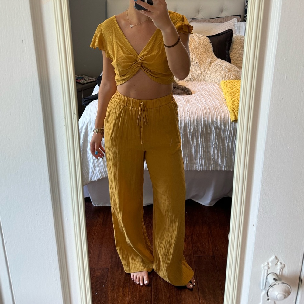 Two piece set - Picture 3 of 3